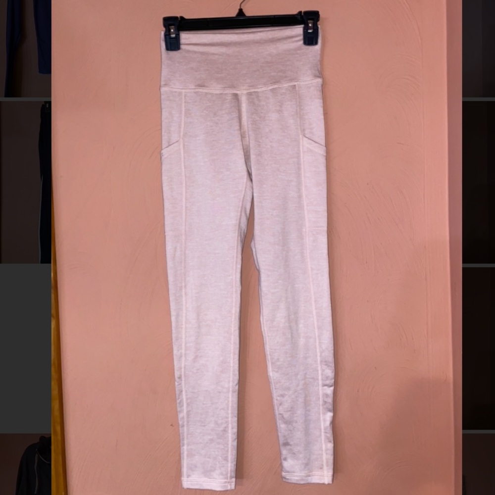 Super soft light pink leggings with phone pockets